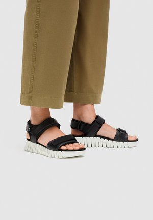 ECCO GRUUV - Platåsandaler - black