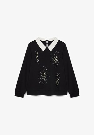 Zwarte sweater met een witte kraag, voorzien van decoratieve kralenachtige accenten aan de voorkant, lange mouwen en een sluiting aan de achterkant.