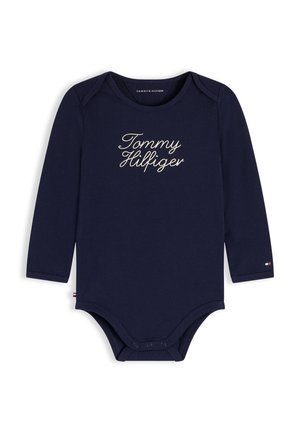 Langærmet babybodystocking i marineblå med "Tommy Hilfiger" skrevet på fronten og trykknapper ved skridtet for nem ble-skift.