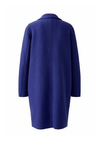 Lang, recht toegegeven jas van levendig blauwe wol, met een kraag, lange mouwen en een schone achternaad zonder sluitingen of versieringen.