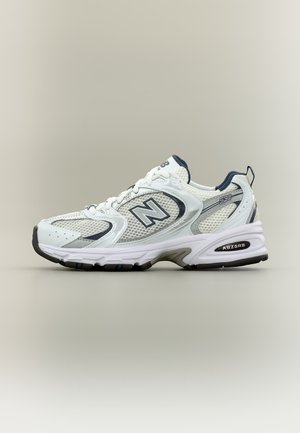 New Balance, MR530 UNISEX - Маратонки - white/natural indigo