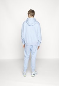 Nike Sportswear SPORTSWEAR CLUB FLEECE - Camisola - light marine/white