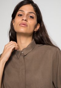 Samsøe Samsøe MINA SHIRT - Blusa com botões - chocolate chip