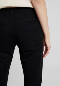 Sisley Tygbyxor - black