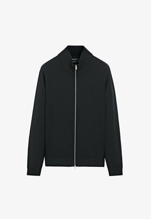 Schwarze Reißverschluss-Strickjacke mit hohem Kragen, gerippten Bündchen und Saum, aus strukturiertem Strickstoff gefertigt, mit einem Reißverschluss vorne.