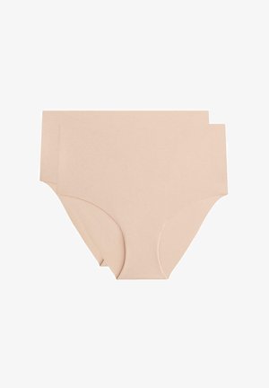 Dve pari bež bombažnih ženskih spodnjic, brezšivna zasnova, mehka tekstura, srednje visok pas z zmernim pokrivanjem in ukrivljenimi odprtinami za noge.