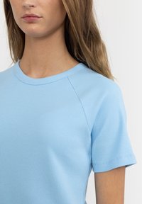 Vmkarma Ss O Neck Emb Shirt Sky Blue