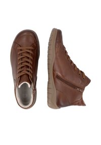 Bottines en cuir marron à lacets avec fermeture éclair latérale et semelles en caoutchouc beige, vues de dessus et de côté sur fond blanc.