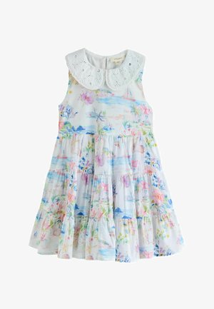 Ujjatlan fehér kisgyermek ruha, rétegzett szoknyával, virág- és tengerparti mintával, valamint fehér hímzett lyukacsos Peter Pan gallérral.