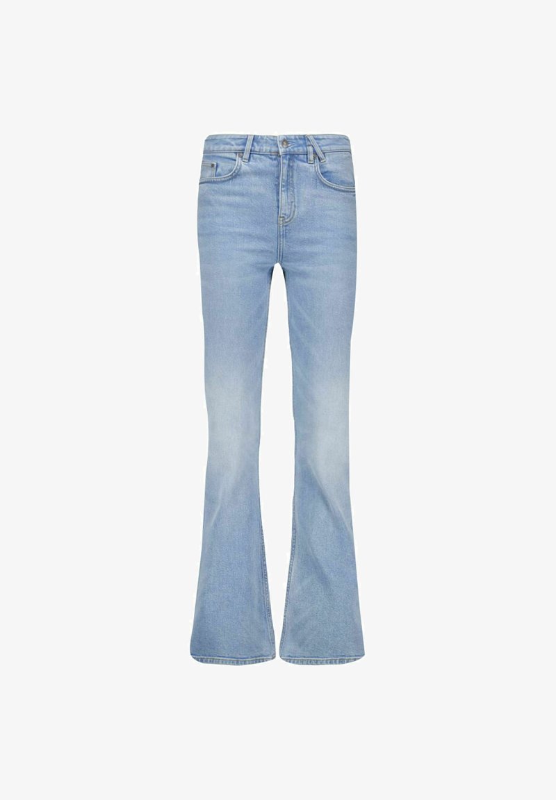 Jean flare en denim de couleur bleue. Lavage clair avec une texture lisse, doté d'une fermeture à bouton, de passants de ceinture et d'un design classique à cinq poches.
