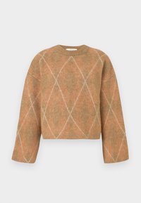 Pulover scurt de culoare maro caldă, cu un model de diamante în nuanțe mai deschise, realizat dintr-un material moale și texturat, cu decolteu rotund și mâneci largi.