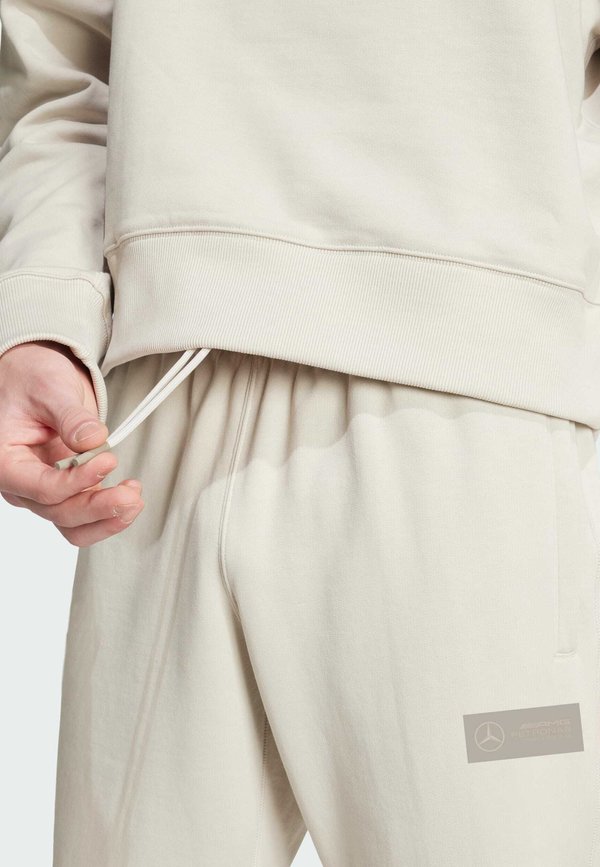 MOTORSPORT TEAM MERCEDES AMG PETRONAS F1 LOOSE - Tracksuit bottoms - alumina   putty beige2