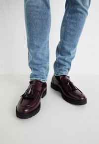 Obuća na navlačenje - dark red