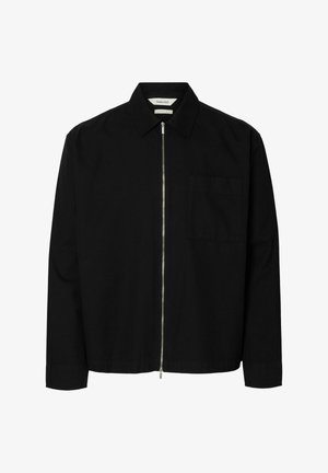 Juoda ilgomis rankovėmis striukė su viso ilgio sidabrine užtrauktuku priekyje, kairėje krūtinės kišenė ir smaili apykaklė.