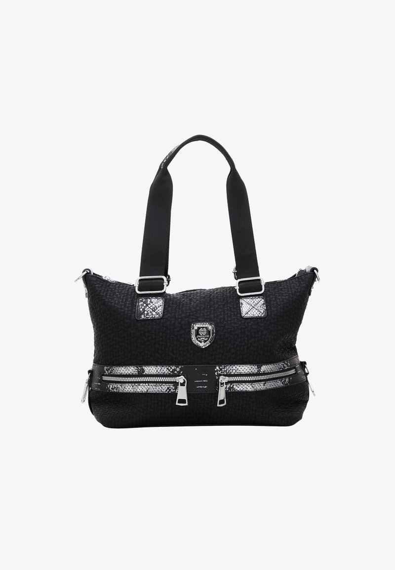 Czarna torebka o teksturowej powierzchni, z metalowymi elementami w kolorze srebrnym, podwójnymi kieszeniami na zamek błyskawiczny oraz wzorzystymi akcentami z przodu.