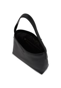 Melnas ādas plecu soma ar vienu siksnu, atvērtu augšu un redzamu iekšējo rāvējslēdzēja kabatu, parādīta slīpi uz baltā fona.