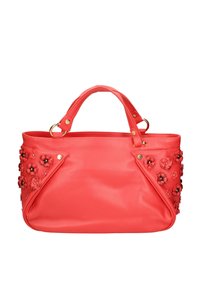 Borsa a tracolla in pelle corallo con decorazioni floreali sui lati, doppi manici e dettagli in hardware dorato. Texture liscia con design strutturato.