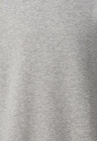 Unselected, light grey melange