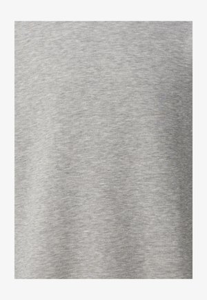 T-shirt gris clair en tissu doux et texturé avec un léger motif chiné. Design décontracté avec des manches courtes et un col rond.