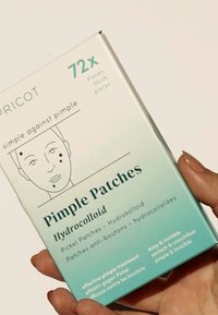 Boîte de patchs pour boutons, blanche avec un dégradé de teal. Le texte inclut "Patchs pour boutons," "Hydrocolloïde," et un compte de 72. Dessin en ligne simple d'un visage.
