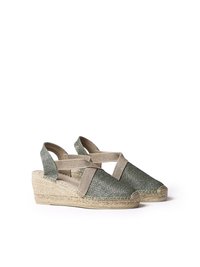 Rohelised kudunud espadrille-keskmised plokknõud beezide elastsete rihmadega, jute-kattega plokknõlv ja tekstureeritud disain. Avatud tagaosa ja suletud varvas.