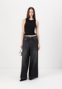 BDG Urban Outfitters ANIKA ULTRA WIDE LEG - Široke hlačnice - black