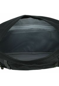 Interno di una borsa nera con una texture liscia, dotato di tasche in rete e foderato in grigio. Dettagli con zip visibili lungo i bordi.