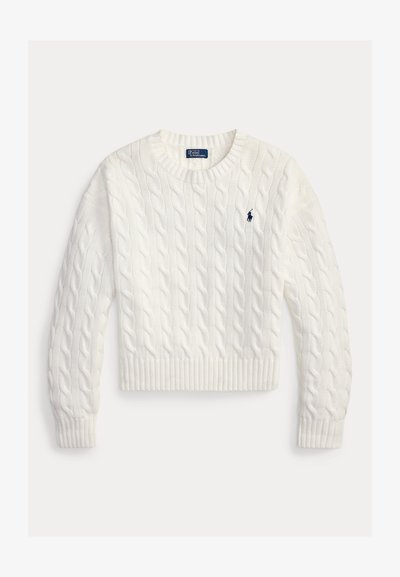 Κοντό λευκό πουλόβερ με πλέξη καλτσοδέτας, με ριμπ τελείωμα, στρογγυλή λαιμόκοψη και ένα μικρό ναυτικό λογότυπο στο αριστερό στήθος. Μαλακή υφή και περίπλοκο σχέδιο.