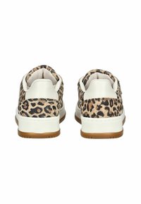 Sneakers con stampa leopardata, caratterizzati da una tomaia testurizzata, un tallone in pelle bianca e una suola in gomma marrone. Design a profilo basso con colletto imbottito.