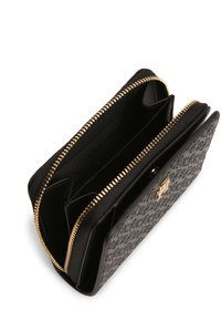 Μαύρο και γκρι πορτοφόλι με υφή υλικού, χρυσό φερμουάρ, πολλαπλές θήκες και ανάγλυφο λογότυπο στο εμπρός μέρος.