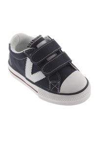 Sneaker in tela blu con punta in gomma bianca, due fasce in Velcro, dettaglio laterale bianco a contrasto e suola a strisce rosse e bianche.