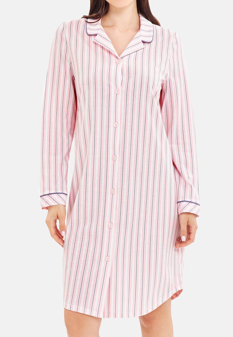 Nightgown a righe rosa e bianche con maniche lunghe, apertura con bottoni e dettagli a contrasto in navy sul colletto e sui polsini. Tessuto dalla superficie liscia.