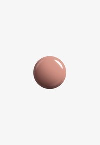 Glatte runde glänzende Kugel in gedämpftem Rosa, zentriert auf einem schlichten hellgrauen Hintergrund mit Lichtreflexen.