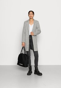 ONLY ONLCARRIE - Abrigo clásico - light grey