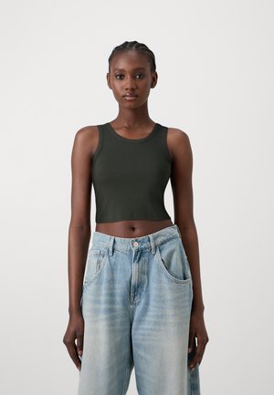 Jadyn Shimmer Detail Top