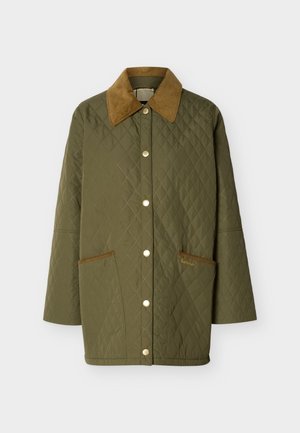 Pistmisrohelise tikandiga jope, millel on pruun sametkrae, ees nööbid ja kaks eesmist taskut, millest üks on tikitud "Barbour" logoga.