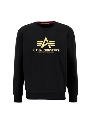 Črna kapuca iz mešanice bombaža, z zlatim logotipom z besedilom "ALPHA INDUSTRIES" in vodoravnimi črtami na prsih.
