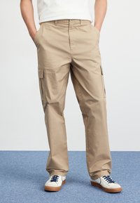 Nike Sportswear - CLUB PANT - Cargobyxor - khaki Miniatyrbild 1