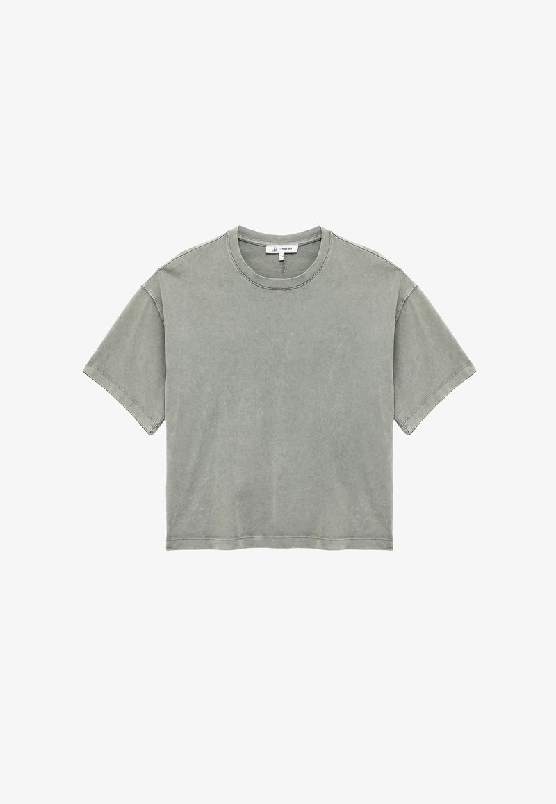 Ensfarvet grå t-shirt med korte ærmer og rund halsudskæring, der har en let cropped og løs pasform samt synlige sømdetaljer.