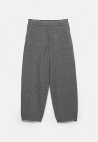Pantalon gris en maille à jambes larges avec ceinture élastique, présentant des poches latérales et des ourlets côtelés sur fond blanc.