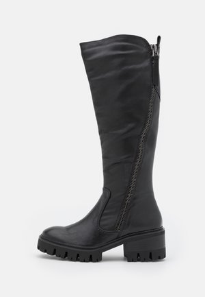 Boots - black antic