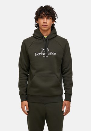 Felpa con cappuccio di colore verde oliva, dotata di cordino, tasca frontale a marsupio e logo bianco "Peak Performance". Polsini e orlo a coste.