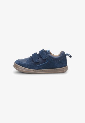 Navyblauwe sneakers van een mix van leer en suede, met twee klittenbandsluitingen en een gestructureerde rubberen zool. Ronde neus en een geïntegreerde hiellus.