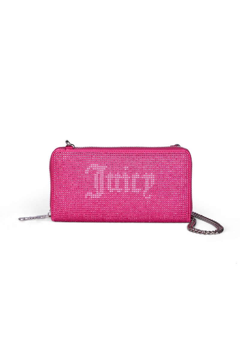 Borsa a mano rosa con esterno in strass, chiusura con zip e tracolla in argento, caratterizzata da una superficie testurizzata e un design del logo in evidenza.