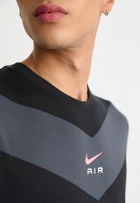 Nike Sportswear AIR TEE - Print T-shirt - black