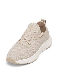 Beige verkko sneakerit, joissa on teksturoitu päällinen, litteät nauhat ja pehmustettu nilkkareuna. Varustettu valkoisella kumipohjalla ja pienellä logolla kielen kohdalla.