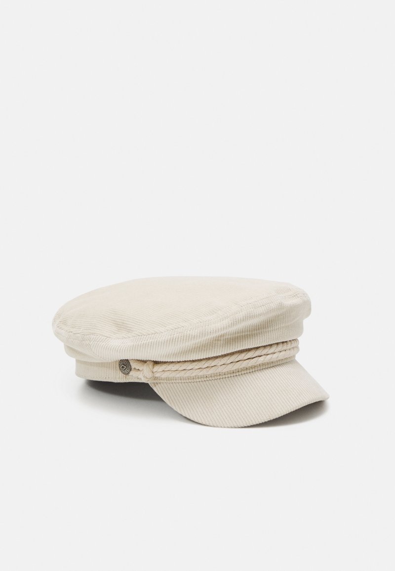 Casquette plate en velours côtelé beige avec bordure tressée et petit bouton métallique décoratif sur le côté, présentée sur un fond blanc uni.
