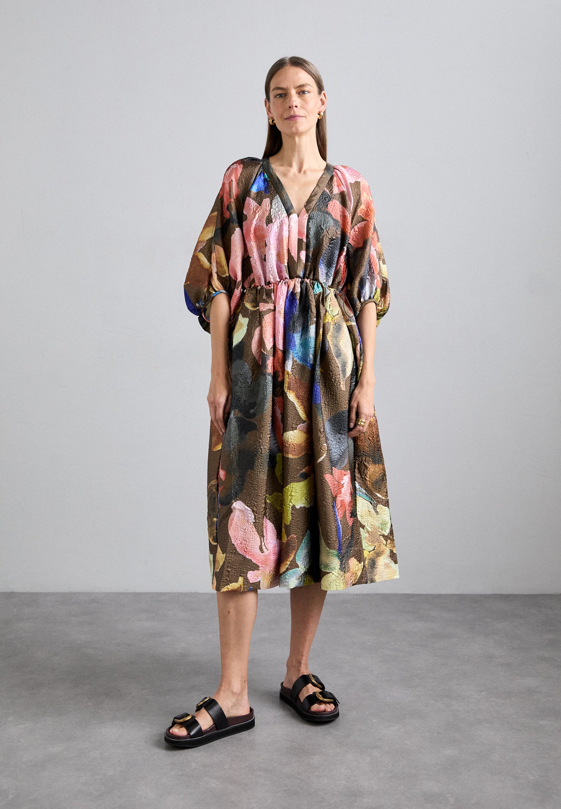 Stine Goya THREE QUARTER SLEEVE MIDI DRESS - Day dress - aquarelle  garden/multi-coloured - Zalando