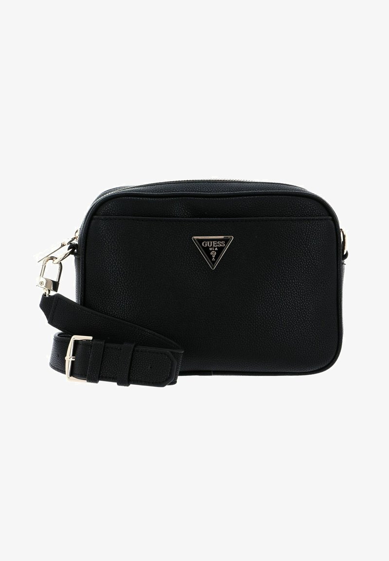 Borsa a tracolla in pelle nera textured con chiusura a zip. Presenta un logo triangolare dorato sul fronte e una tracolla regolabile.