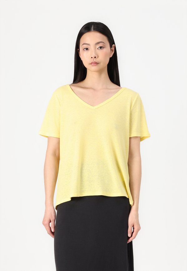 OBJTHEA V NECK - Basic T-shirt - daffodil